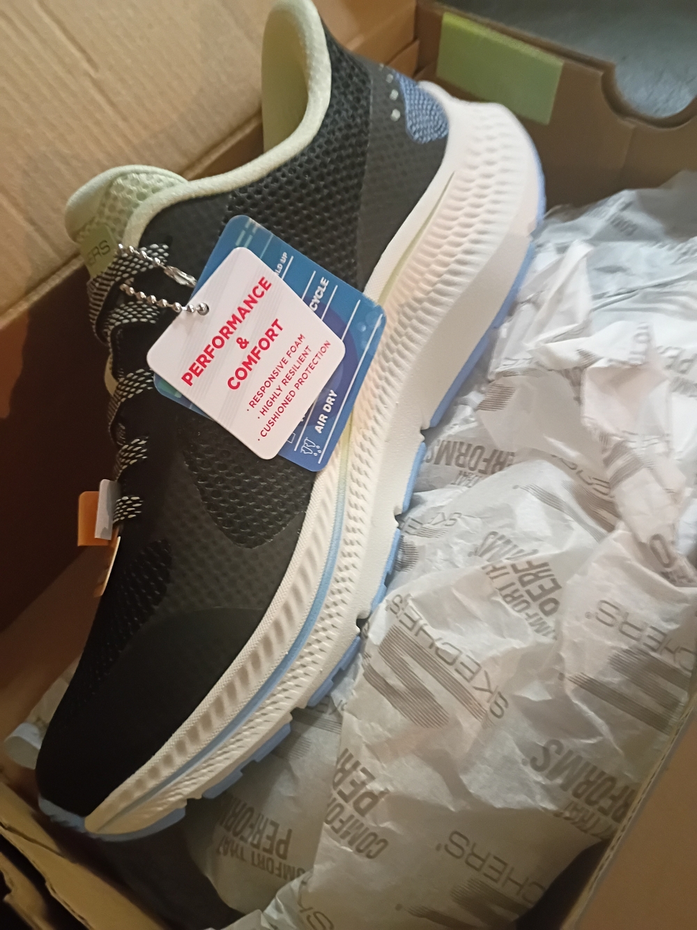 New In Box Skechers Women's Athletic Shoes - Black, Light Blue, Size 5